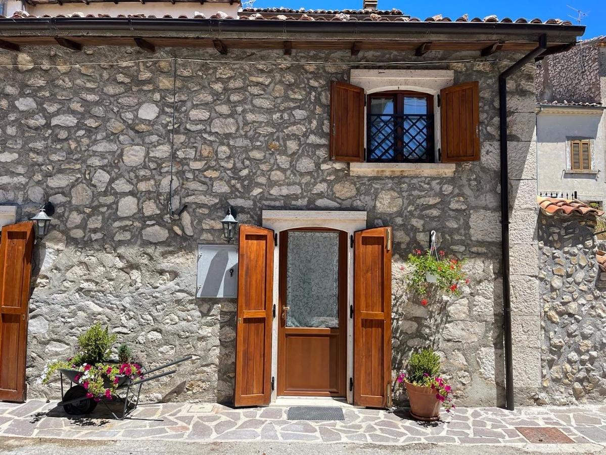 Baita Delle Rocche Рокка-ди-Меццо Экстерьер фото