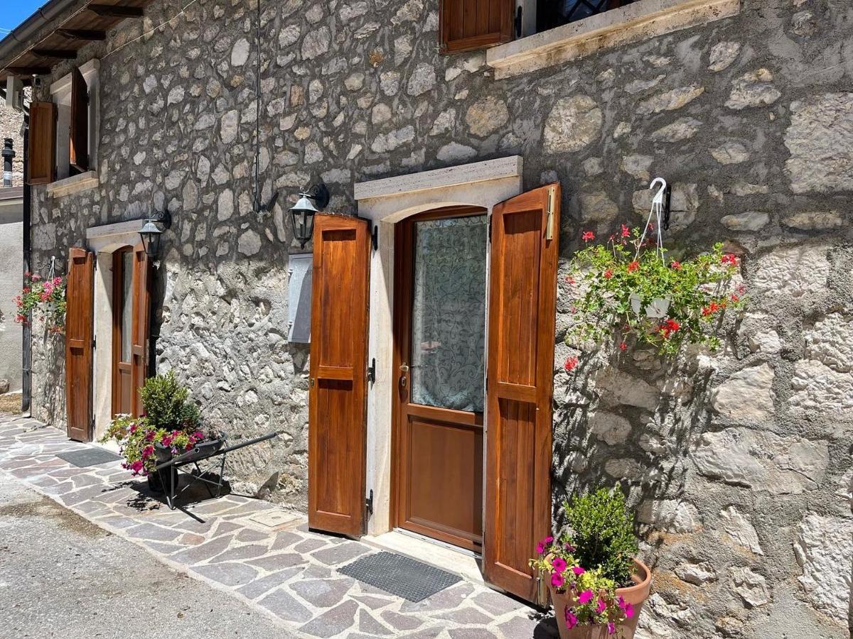 Baita Delle Rocche Рокка-ди-Меццо Экстерьер фото